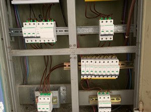 לוח חשמל בביה''ס לפני ואחרי
